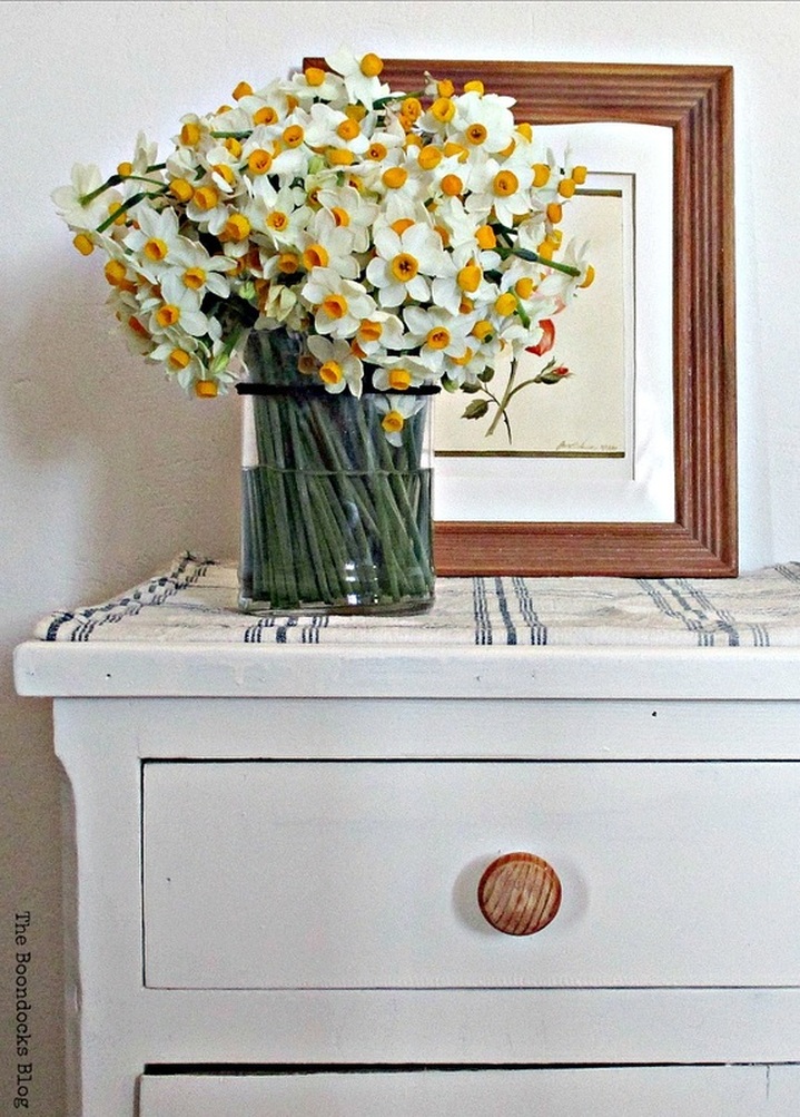 Flowers on side table with picture frame,  Spring is in the Air - www.theboondocksblog.com