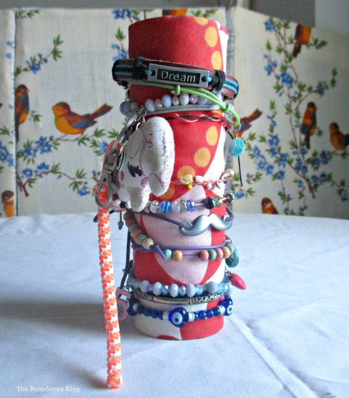 Gift Bracelet holder - The Boondocks Blog