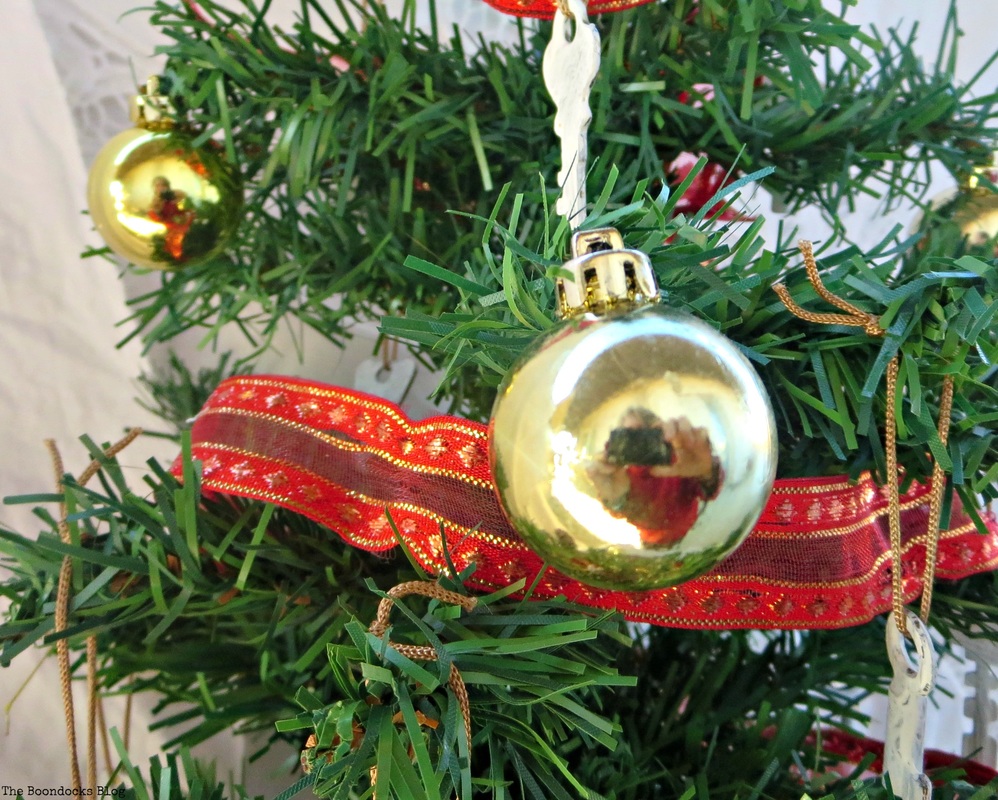 Details of baubles and ribbon from the mini Christmas tree -The Roasted Christmas Tree the boondocks blog
