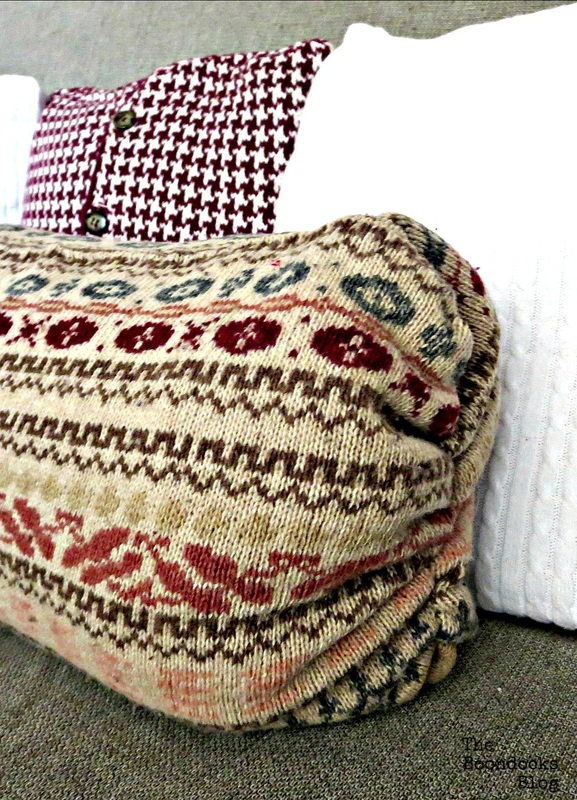 closeup Pin size, Sweater Pillows the easy way - www.theboondocksblog.com