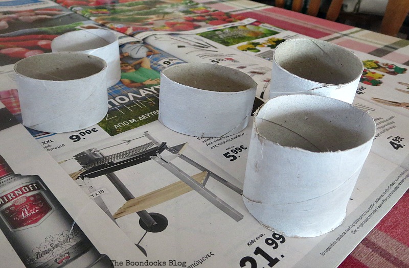 painting the paper rolls, My Irrational Obsession with Paper Rolls www.theboondocksblog.com