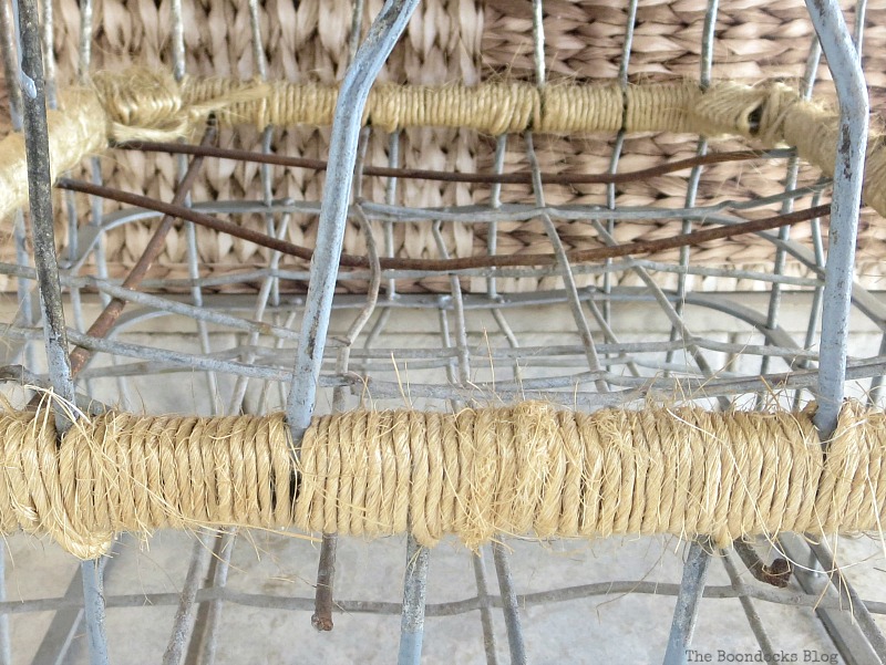 Close up of the twine which binds the two crates together.
