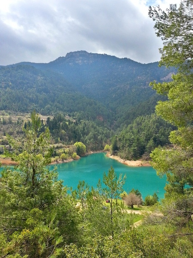 the color of the water changed by the clouds, a photo essay, #photography #photoessay #Greece #Greecelake #LimniTsiblou #Laketour #mountainsinGreece #LakeinGreece #colorsofthelake #lakecolors #landscape the colors of the lake, www.theboondocksblog.com