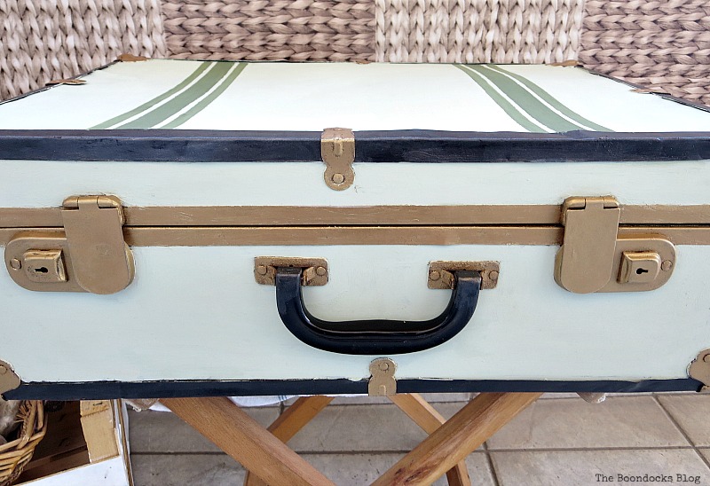 FAQ: How do you paint old suitcases?