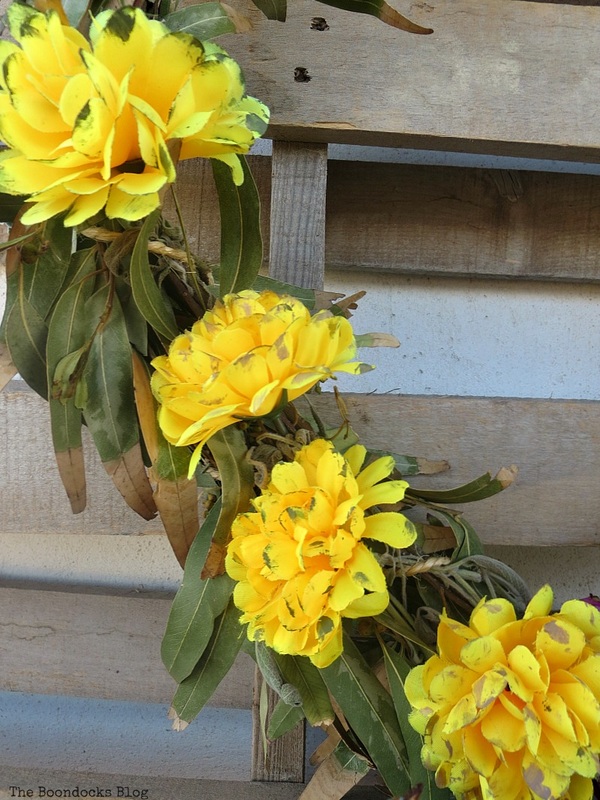 Detail of flowers, Easy Fall Wreath Int'l Bloggers Club www.theboondocksblog.com 