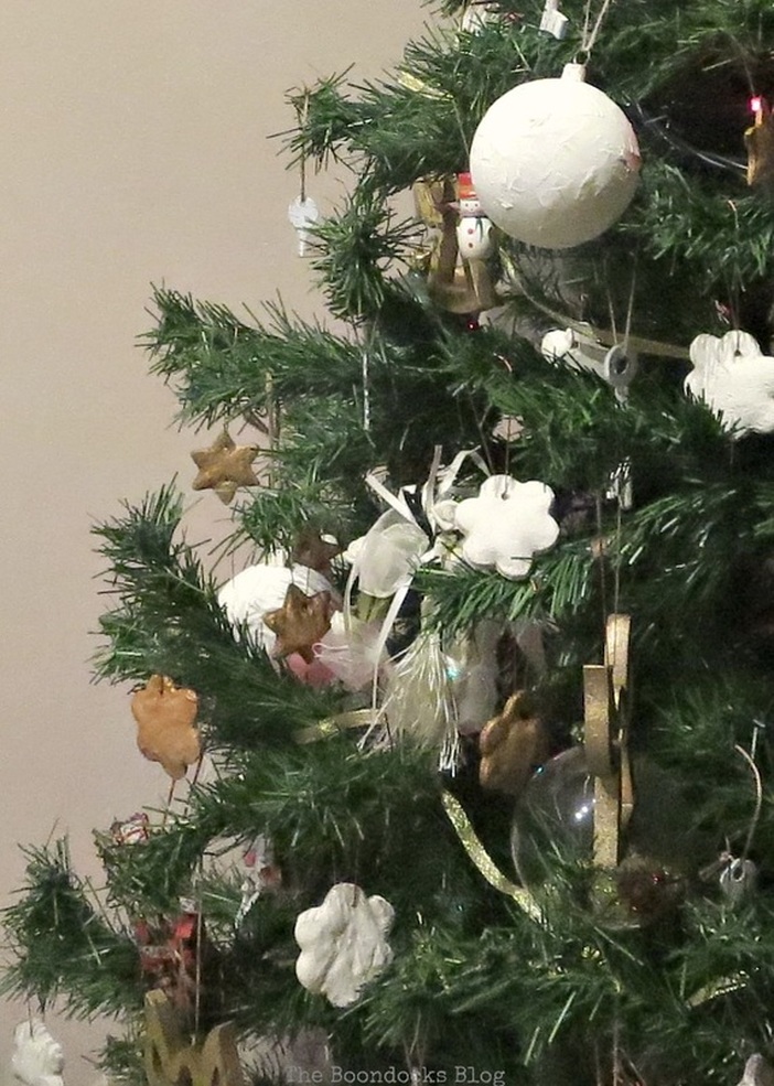 The tree with the ornaments, How to Upcycle your Christmas Tree on the cheap, www.theboondocksblog.com