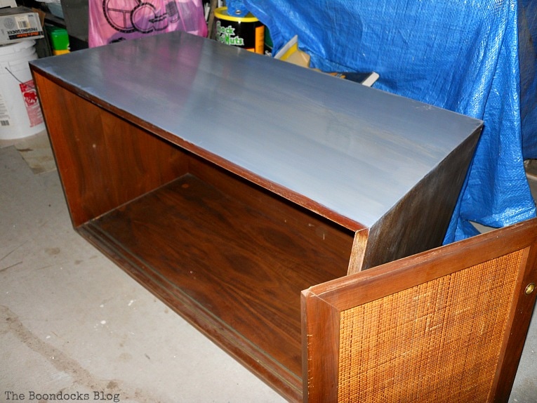 painted top, Mid-Century Modern Sideboard Upcycled with OFMP www.theboondocksblog.com