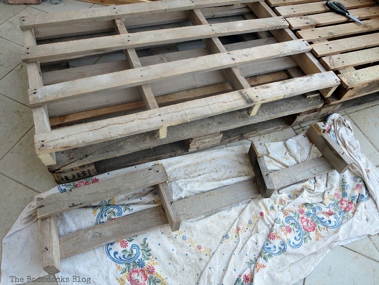 Cutting the one extra wide pallet, Quickly Make a Super Easy Pallet Couch www.theboondocksblog.com