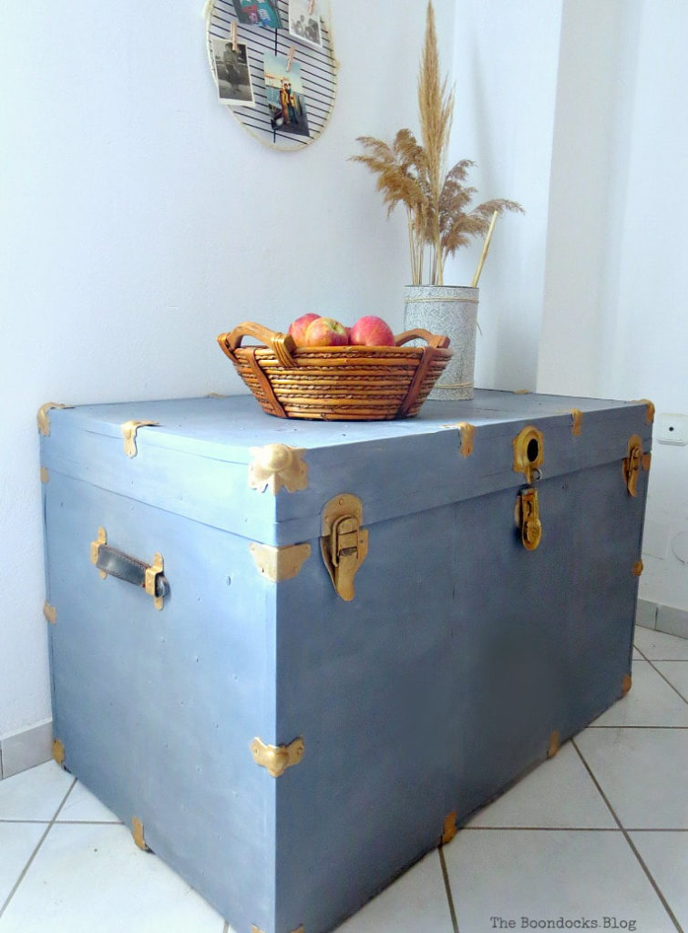 Painting a Vintage Metal Trunk The Boondocks Blog