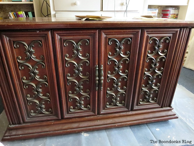 TV Cabinet Before, #furnituremakeover #Vintagefurniture #SeventiesTVCabinet #OldFashionedMilkPaint #TVCabinetasstorage #ScrollworkonTVCabinet How to Revive a Vintage TV Cabinet www.theboondocksblog.com