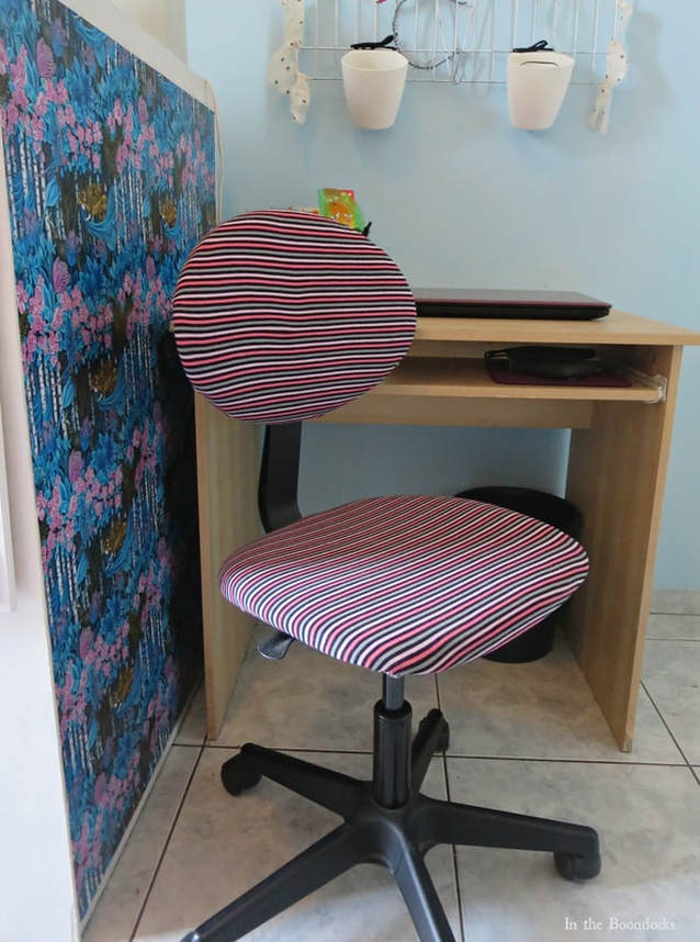 Computer chair and desk.