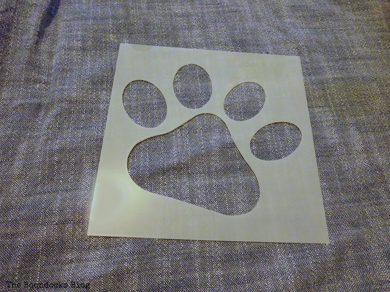 Dog paw stencil.